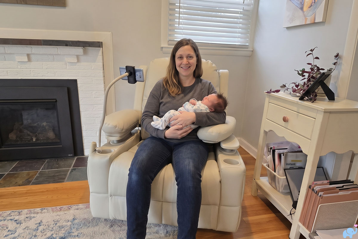 mom sitting in the mamazing lullapod nursery chair during our review